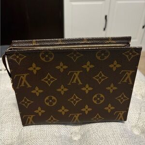Louis Vuitton Toiletry 19 Brown Monogram